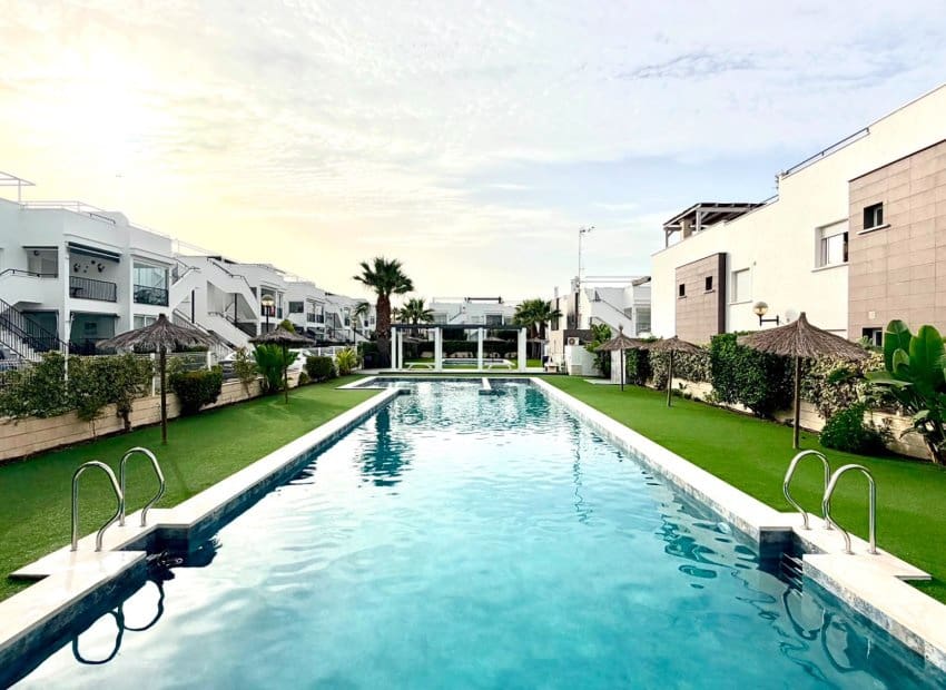 2 soveværelse Lejlighed til salg i Aguas Nuevas med swimmingpool - € 235.000 (Ref: 9971522)
