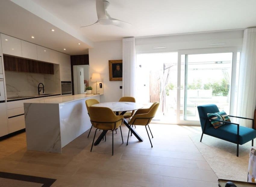 3 bedroom Apartment for sale in Algorfa with pool - € 325,000 (Ref: 9971523)