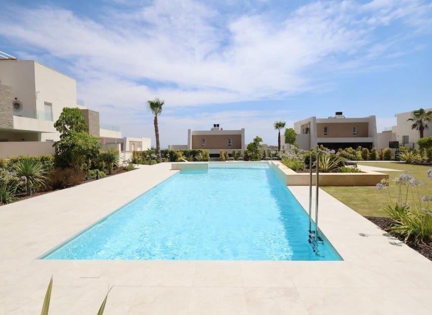 3 bedroom Apartment for sale in Algorfa with pool - € 325,000 (Ref: 9971523)