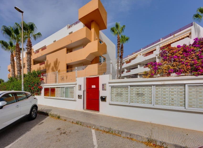 2 soveværelse Lejlighed til salg i Orihuela Costa med swimmingpool - € 194.969 (Ref: 9971524)