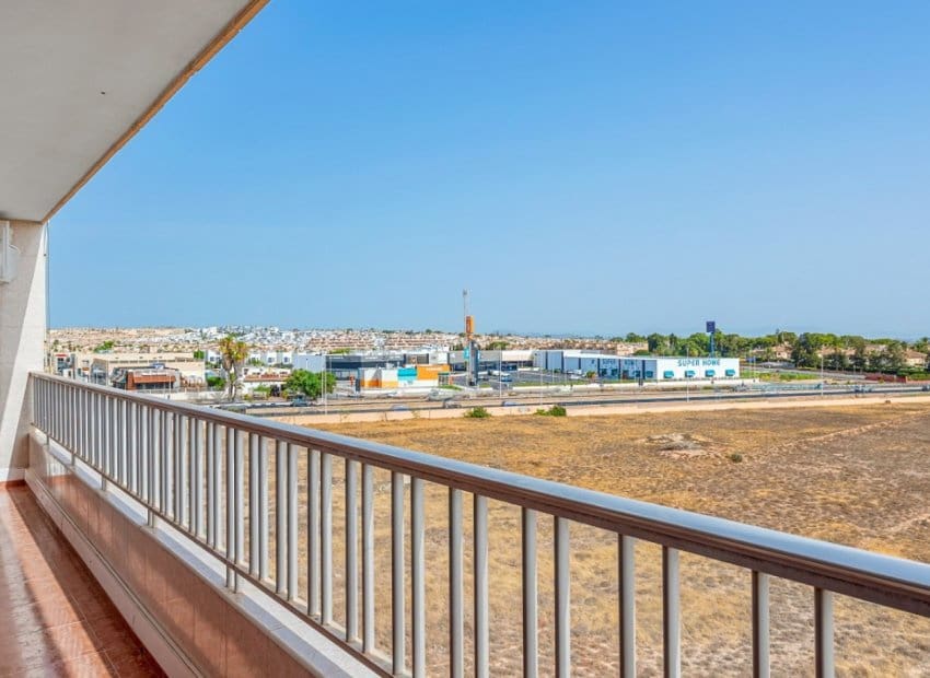 2 slaapkamer Appartement te koop in Punta Prima met zwembad - € 225.000 (Ref: 9974314)