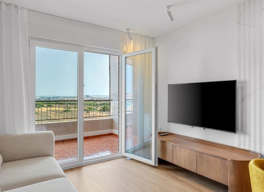 2 slaapkamer Appartement te koop in Punta Prima met zwembad - € 225.000 (Ref: 9974314)
