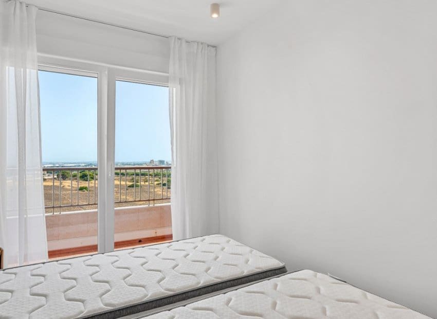 2 slaapkamer Appartement te koop in Punta Prima met zwembad - € 225.000 (Ref: 9974314)