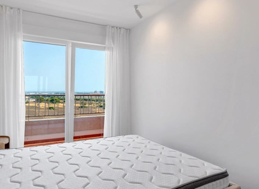 2 slaapkamer Appartement te koop in Punta Prima met zwembad - € 225.000 (Ref: 9974314)