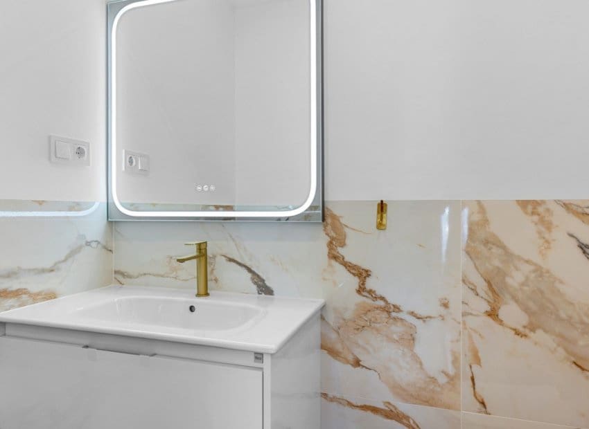 2 slaapkamer Appartement te koop in Punta Prima met zwembad - € 225.000 (Ref: 9974314)
