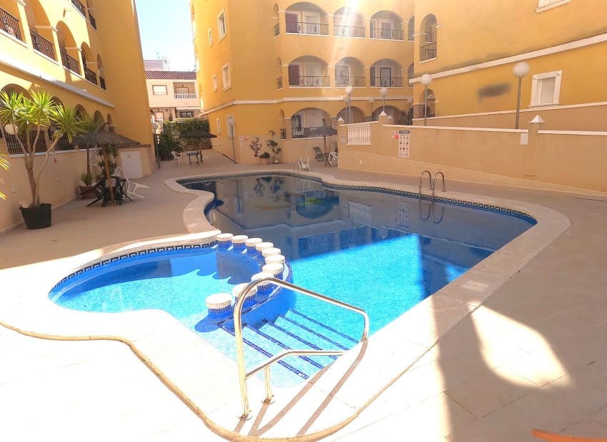 2 bedroom Apartment for sale in Algorfa with pool - € 115,000 (Ref: 9974315)