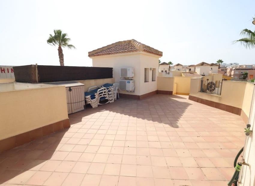 2 bedroom Apartment for sale in Orihuela Costa with pool - € 200,000 (Ref: 9976428)