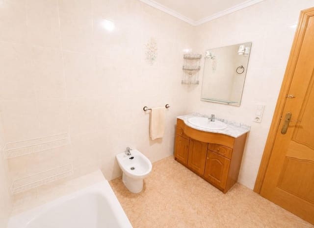 1 soveværelse Lejlighed til salg i Avenida Habaneras - Curva de Palangre, Torrevieja - € 103.000 (Ref: 9976430)
