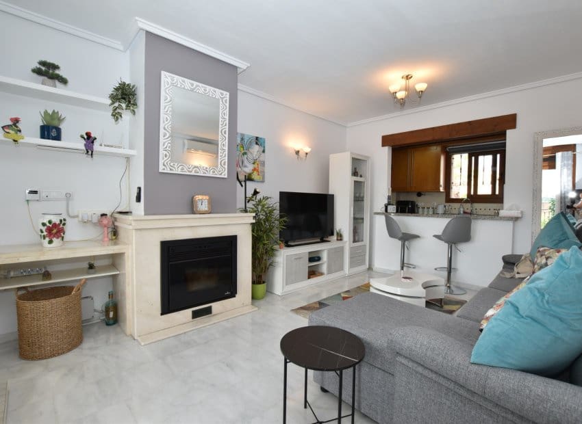 2 bedroom Apartment for sale in Algorfa with pool - € 205,000 (Ref: 9976432)