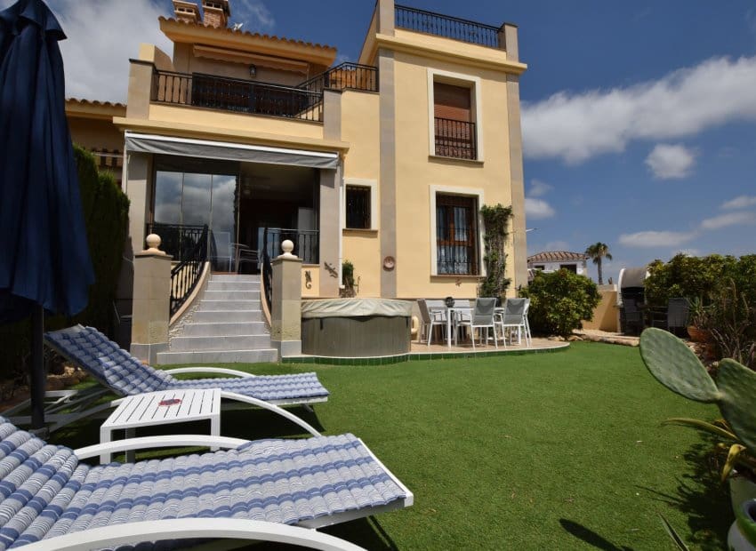 2 bedroom Apartment for sale in Algorfa with pool - € 205,000 (Ref: 9976432)