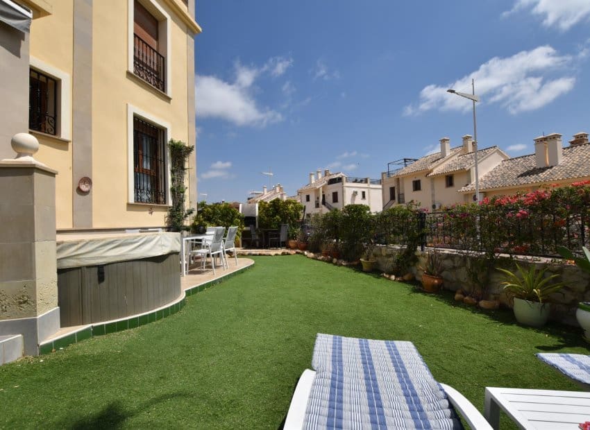 2 bedroom Apartment for sale in Algorfa with pool - € 205,000 (Ref: 9976432)