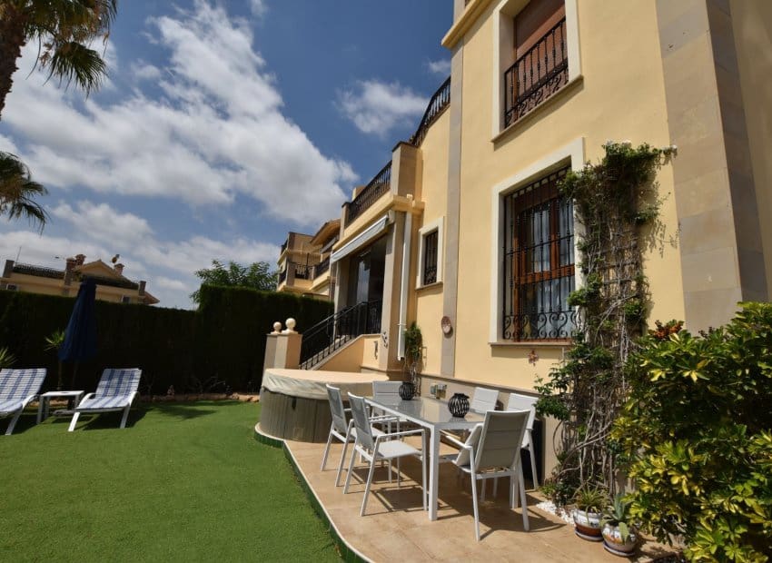 2 bedroom Apartment for sale in Algorfa with pool - € 205,000 (Ref: 9976432)