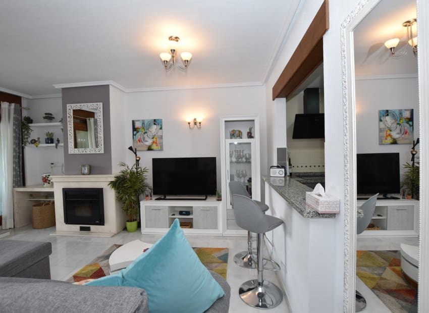 2 bedroom Apartment for sale in Algorfa with pool - € 205,000 (Ref: 9976432)