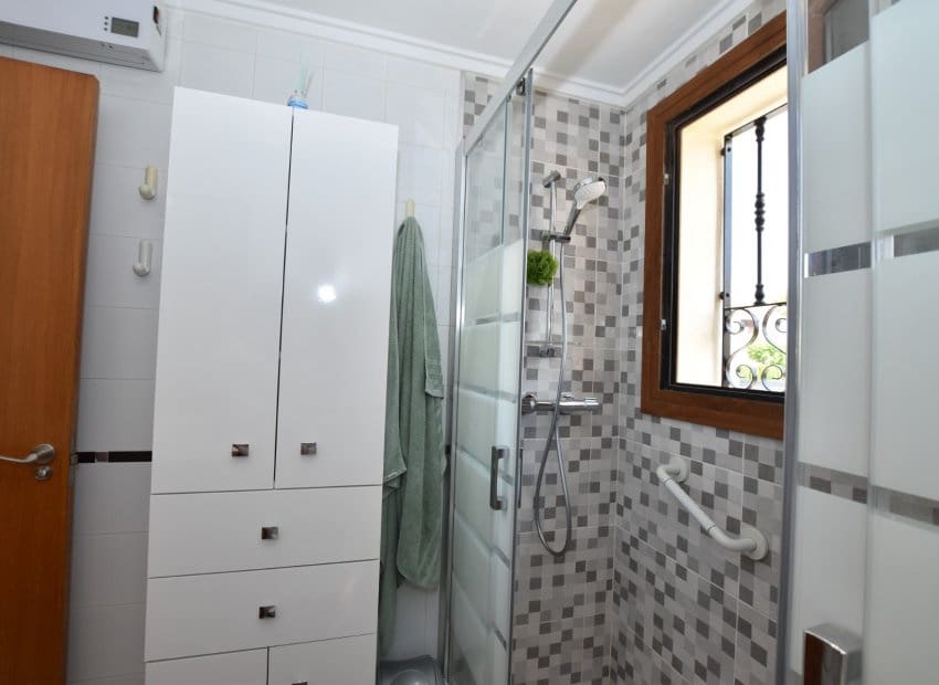 2 bedroom Apartment for sale in Algorfa with pool - € 205,000 (Ref: 9976432)