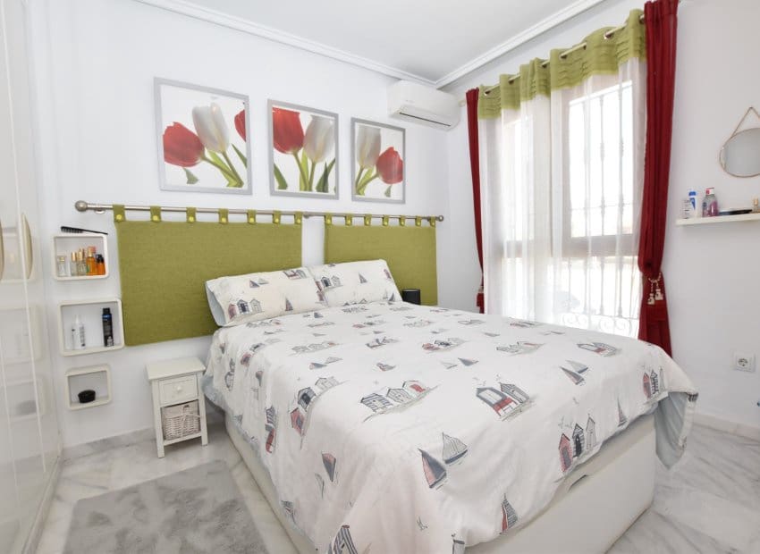 2 bedroom Apartment for sale in Algorfa with pool - € 205,000 (Ref: 9976432)