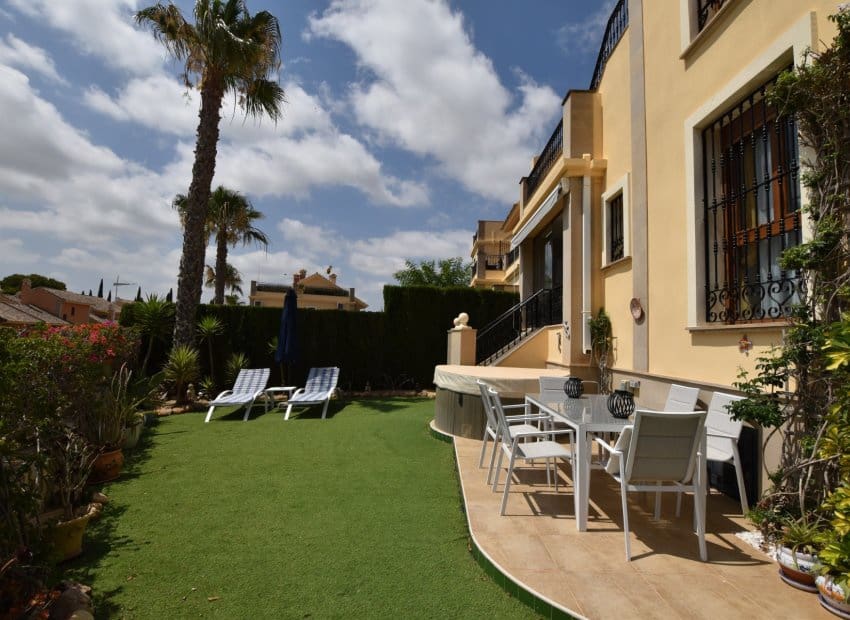 2 bedroom Apartment for sale in Algorfa with pool - € 205,000 (Ref: 9976432)