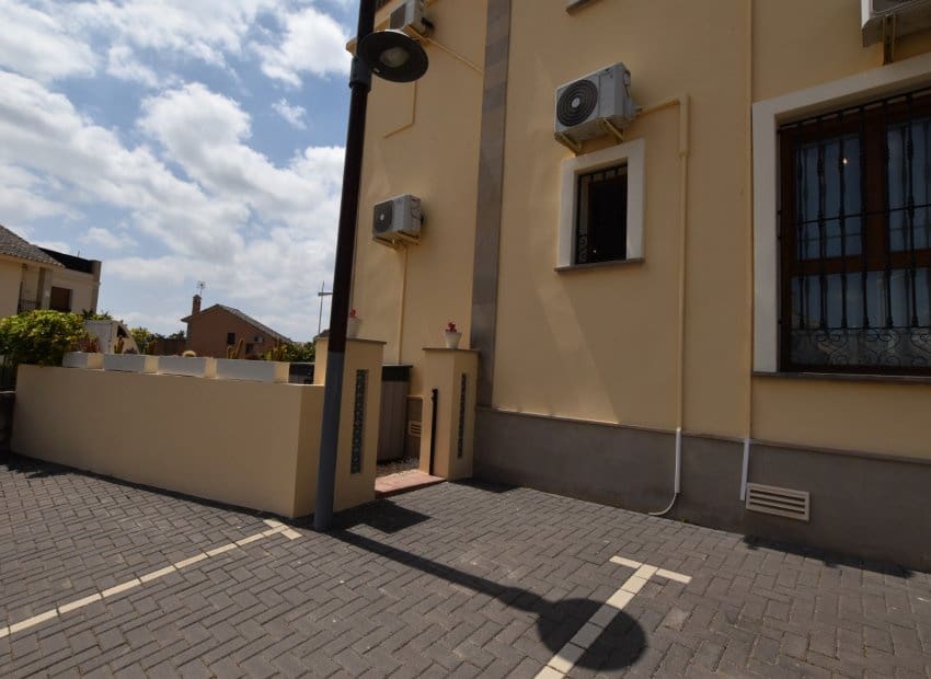 2 bedroom Apartment for sale in Algorfa with pool - € 205,000 (Ref: 9976432)
