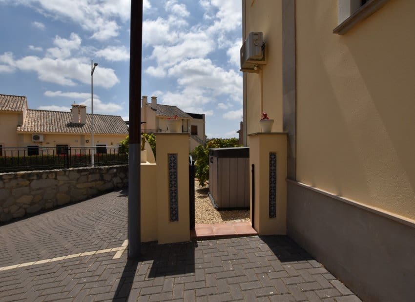 2 bedroom Apartment for sale in Algorfa with pool - € 205,000 (Ref: 9976432)