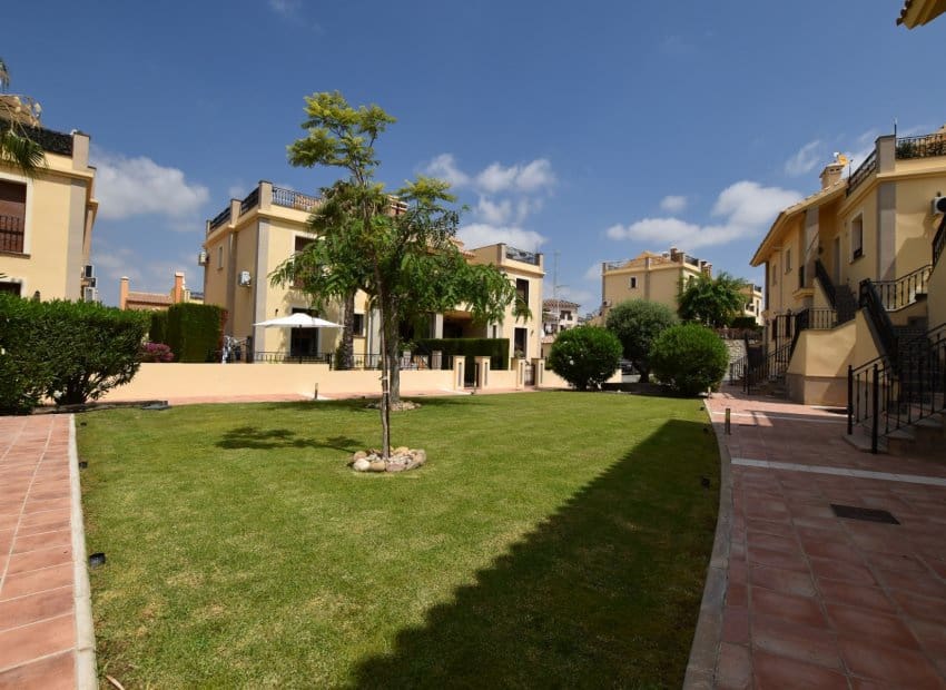 2 bedroom Apartment for sale in Algorfa with pool - € 205,000 (Ref: 9976432)