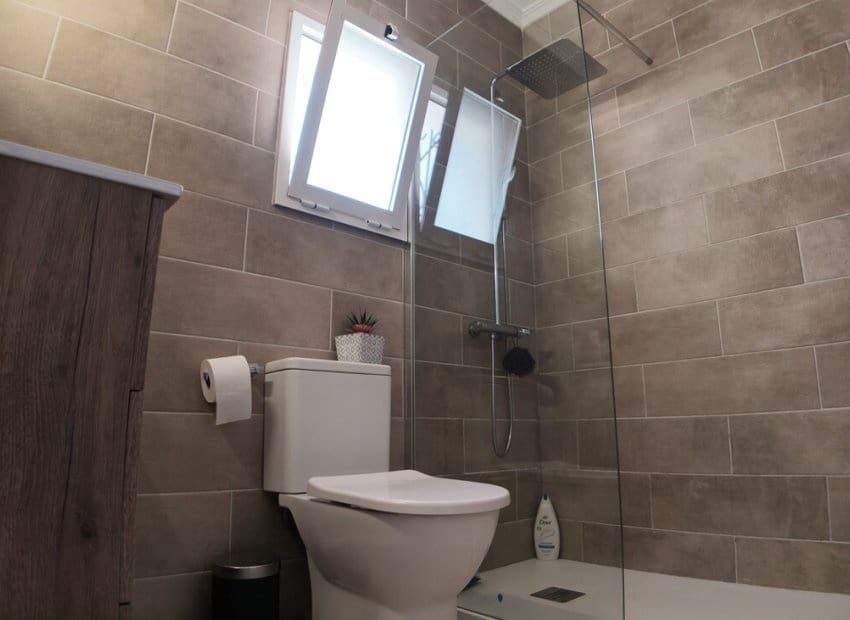 Chalet de 2 habitaciones en San Miguel de Salinas en venta con piscina - 240.000 € (Ref: 9977987)