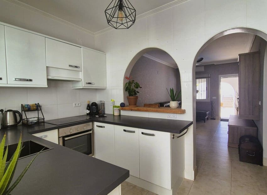 Chalet de 2 habitaciones en San Miguel de Salinas en venta con piscina - 240.000 € (Ref: 9977987)