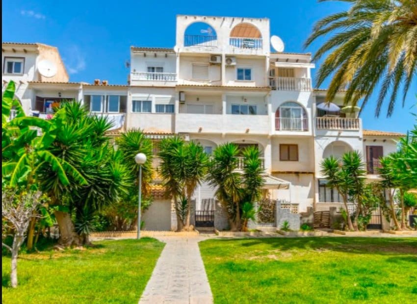 2 slaapkamer Appartement te koop in Torrevieja met zwembad - € 169.900 (Ref: 9981253)