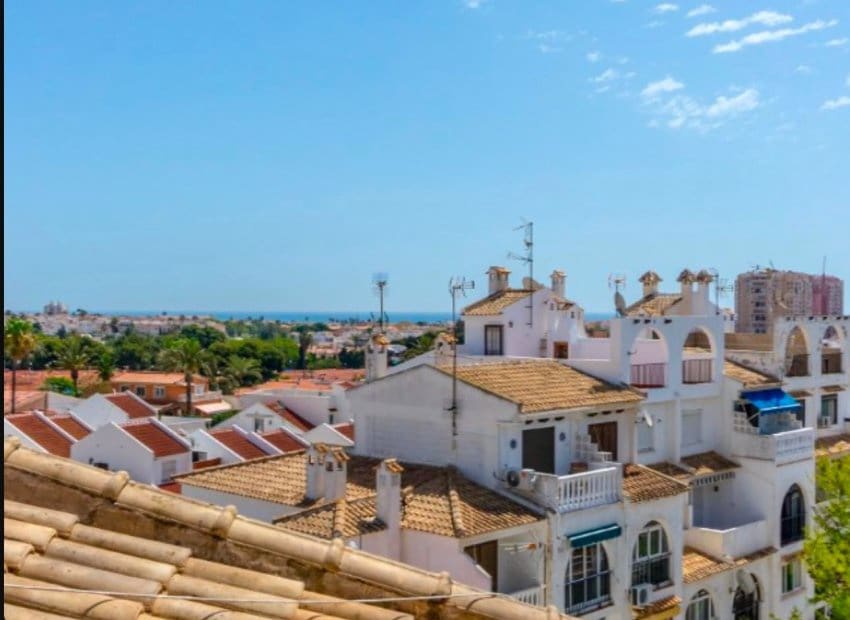 2 slaapkamer Appartement te koop in Torrevieja met zwembad - € 169.900 (Ref: 9981253)