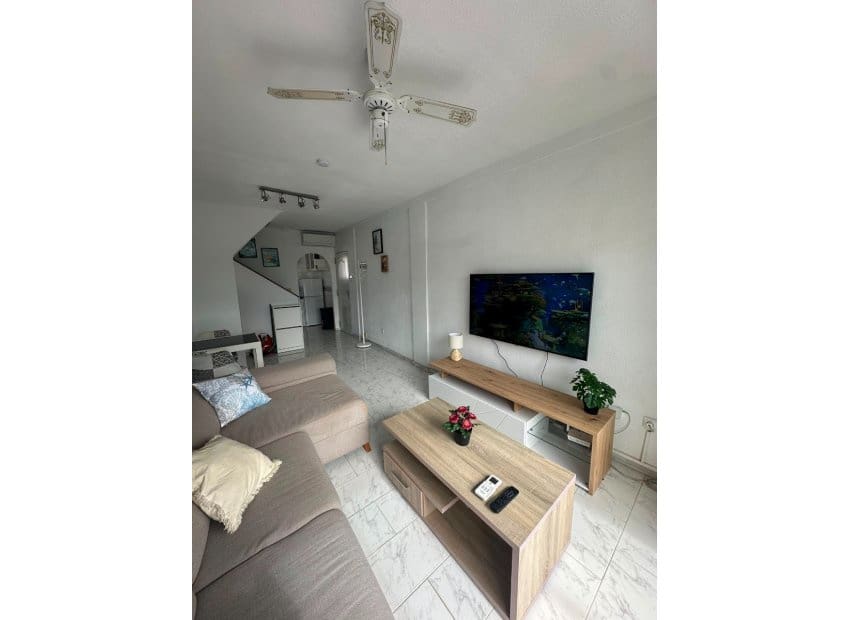 2 slaapkamer Appartement te koop in Torrevieja met zwembad - € 169.900 (Ref: 9981253)