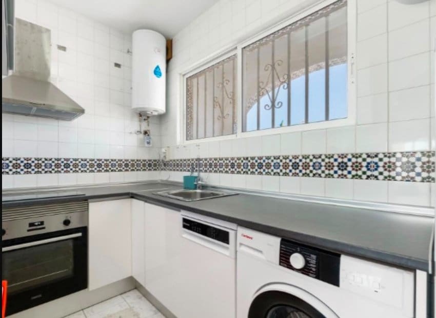 2 slaapkamer Appartement te koop in Torrevieja met zwembad - € 169.900 (Ref: 9981253)