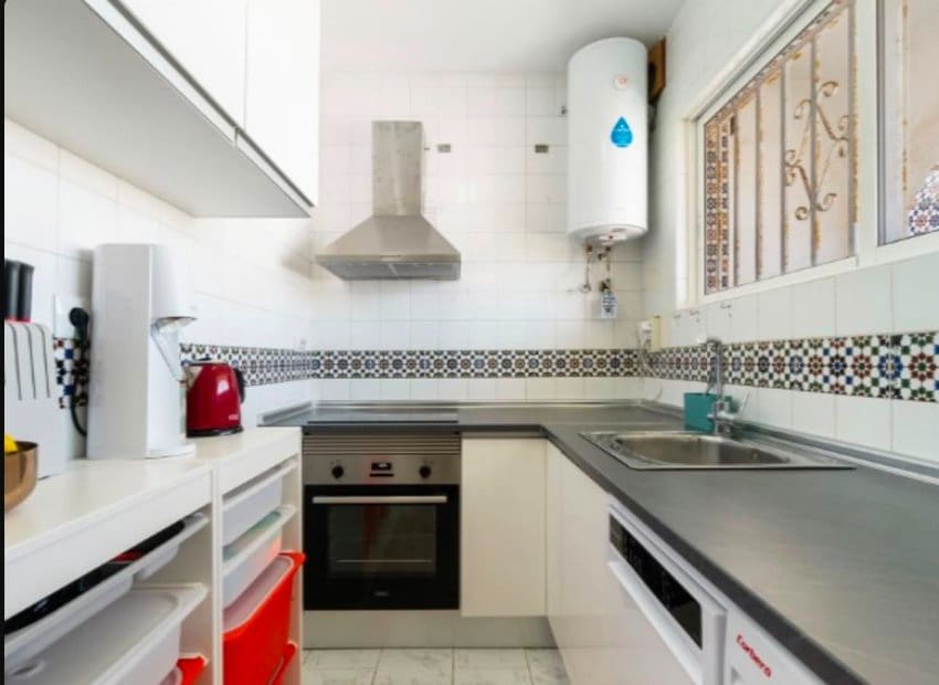 2 slaapkamer Appartement te koop in Torrevieja met zwembad - € 169.900 (Ref: 9981253)