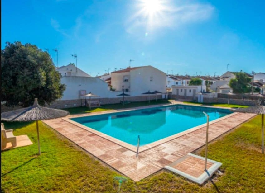 2 slaapkamer Appartement te koop in Torrevieja met zwembad - € 169.900 (Ref: 9981253)