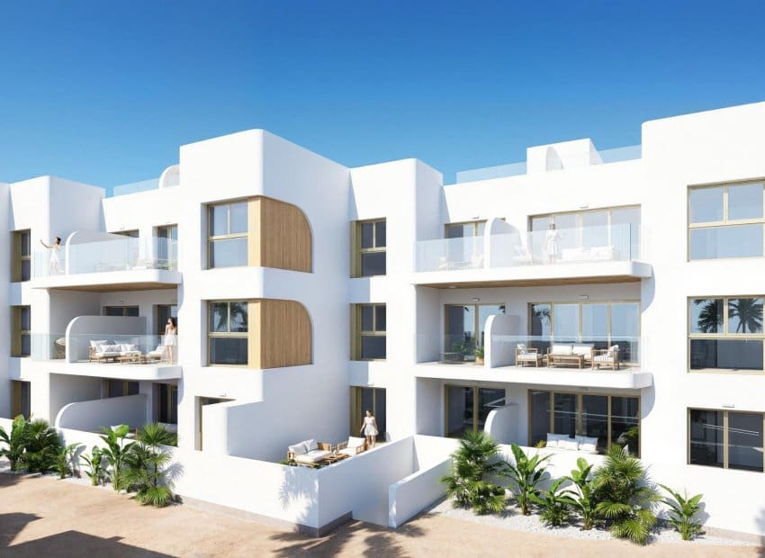 2 soveværelse Lejlighed til salg i Los Alcazares med swimmingpool - € 279.900 (Ref: 9981255)