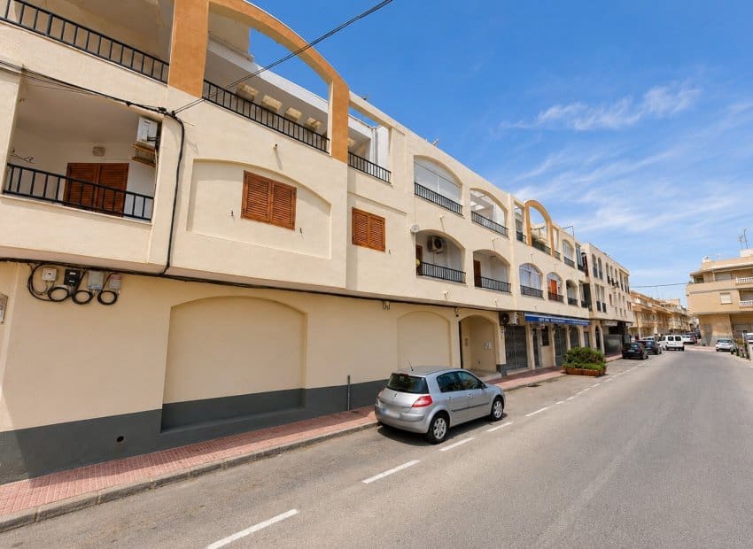 1 soveværelse Lejlighed til salg i Torrevieja med swimmingpool - € 168.000 (Ref: 9981258)