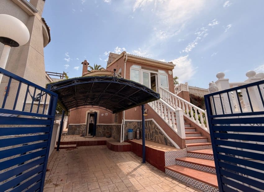 3 sypialnia Willa na sprzedaż w Ciudad Quesada z basenem - 275 000 € (Ref: 9981261)