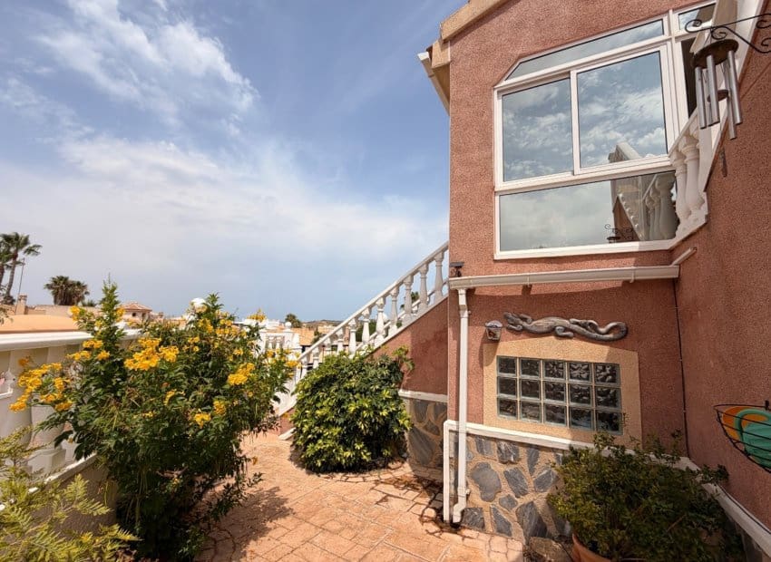 3 sypialnia Willa na sprzedaż w Ciudad Quesada z basenem - 275 000 € (Ref: 9981261)