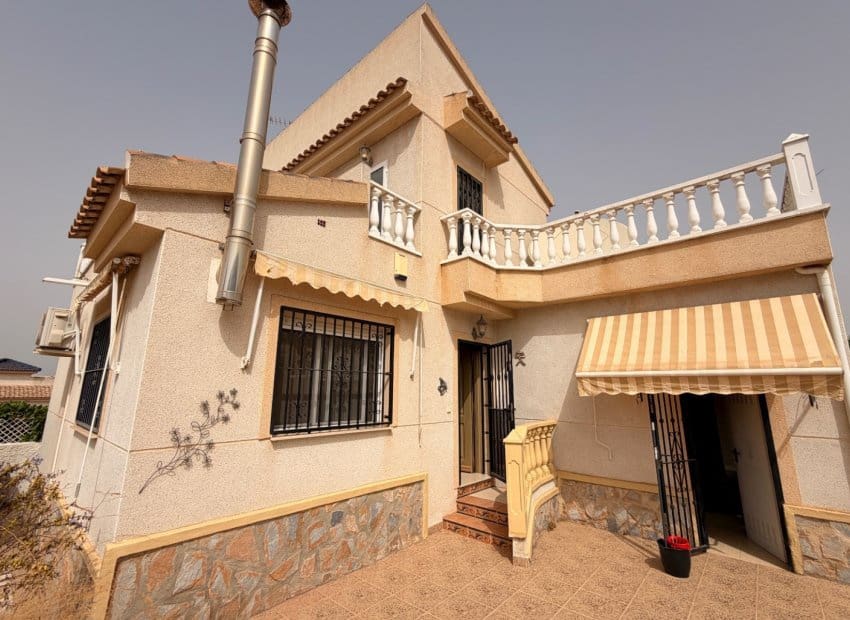 3 slaapkamer Villa te koop in Rojales met zwembad - € 285.000 (Ref: 9981262)