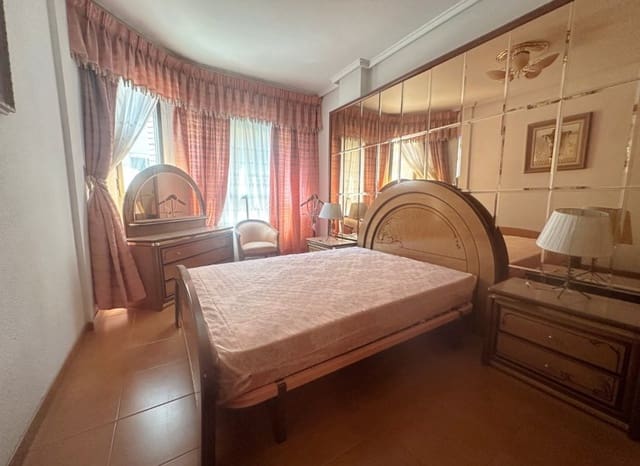 4 soveværelse Lejlighed til salg i Centro - Muelle Pesquero, Torrevieja - € 255.000 (Ref: 9981263)