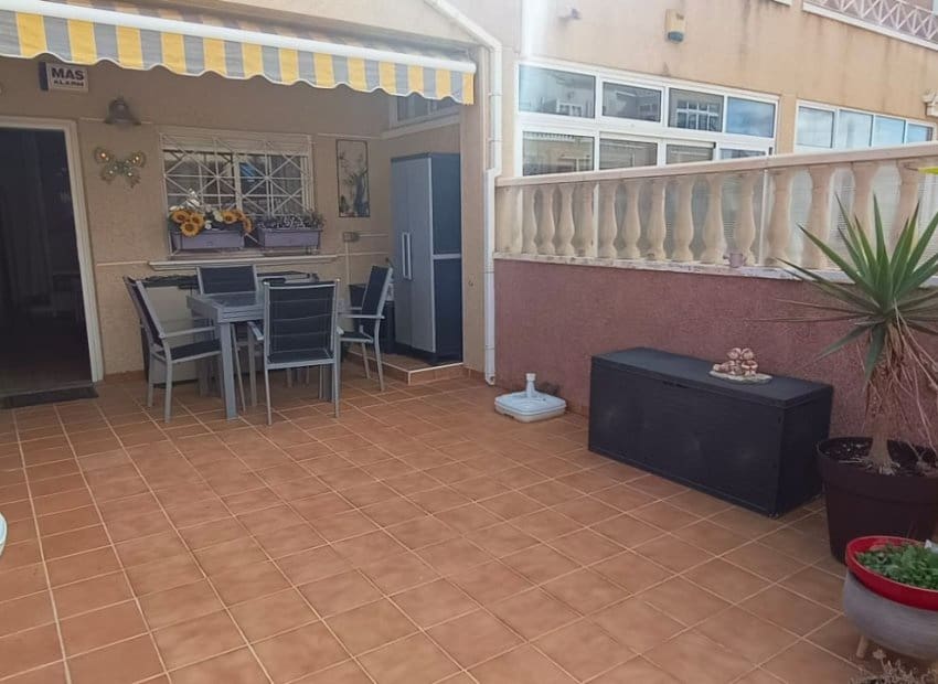 Chalet de 2 habitaciones en Orihuela Costa en venta con piscina - 185.000 € (Ref: 9981266)