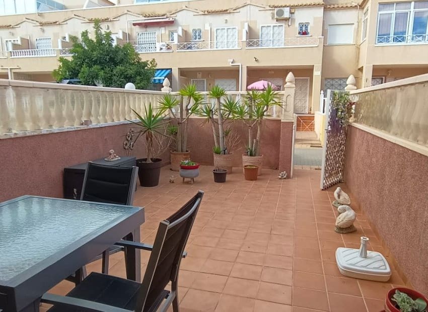 Chalet de 2 habitaciones en Orihuela Costa en venta con piscina - 185.000 € (Ref: 9981266)