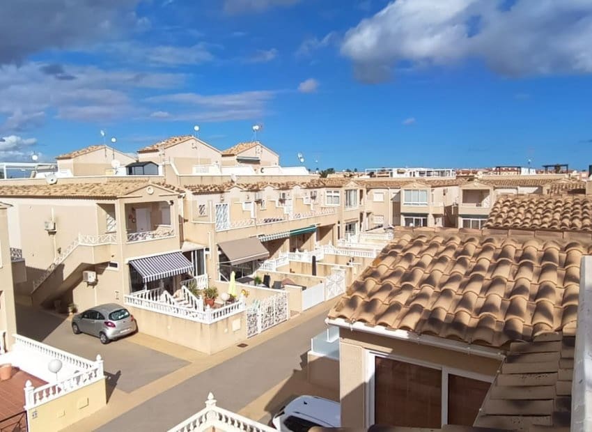 Chalet de 2 habitaciones en Orihuela Costa en venta con piscina - 185.000 € (Ref: 9981266)