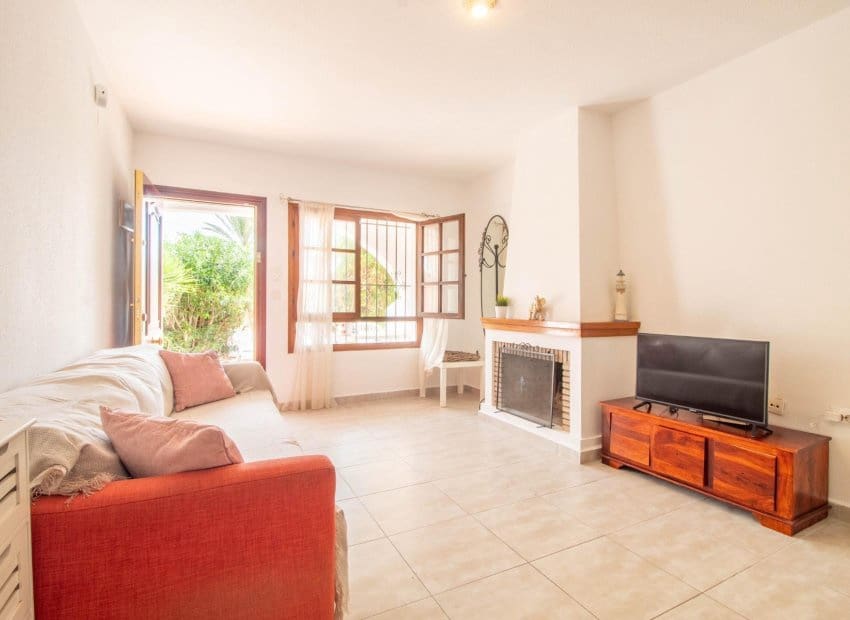 2 bedroom Apartment for sale in Torrevieja with pool - € 159,000 (Ref: 9981268)