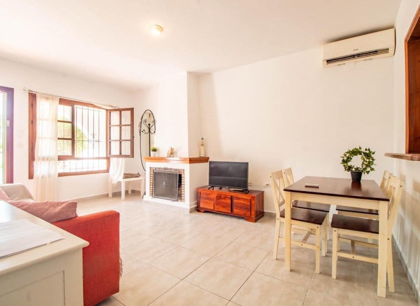 2 bedroom Apartment for sale in Torrevieja with pool - € 159,000 (Ref: 9981268)