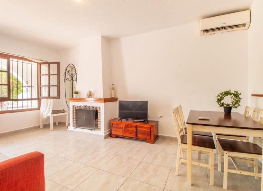 2 bedroom Apartment for sale in Torrevieja with pool - € 159,000 (Ref: 9981268)