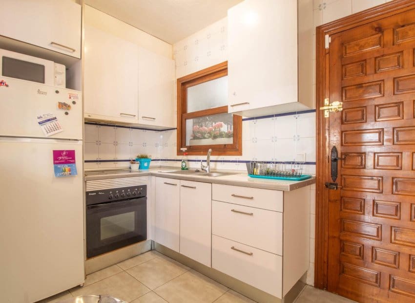 2 bedroom Apartment for sale in Torrevieja with pool - € 159,000 (Ref: 9981268)