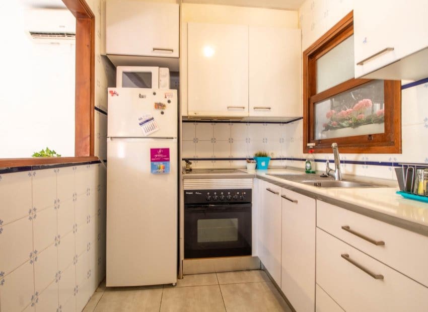 2 bedroom Apartment for sale in Torrevieja with pool - € 159,000 (Ref: 9981268)