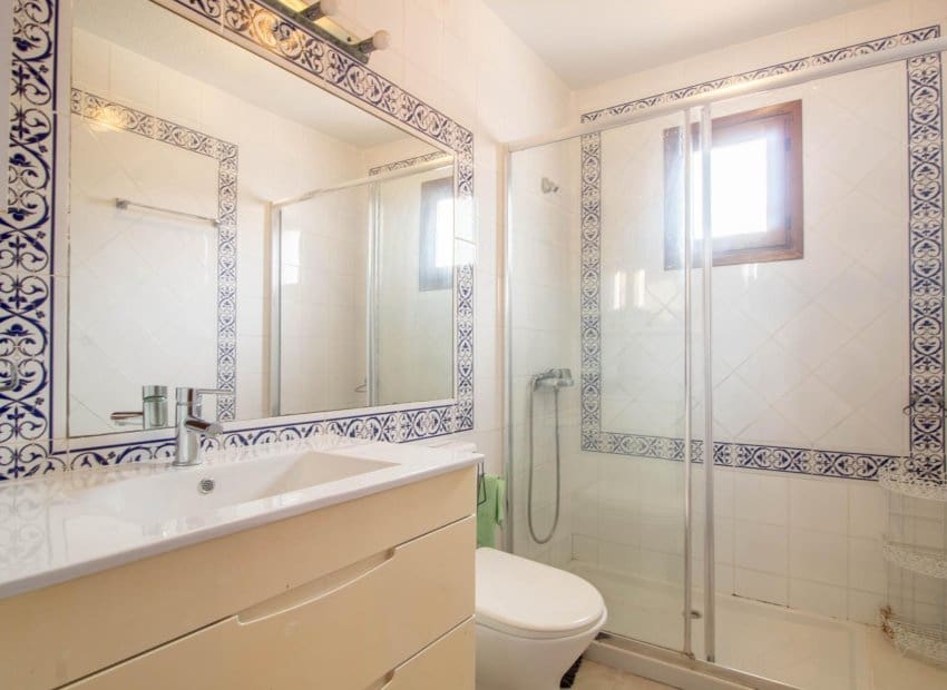 2 bedroom Apartment for sale in Torrevieja with pool - € 159,000 (Ref: 9981268)