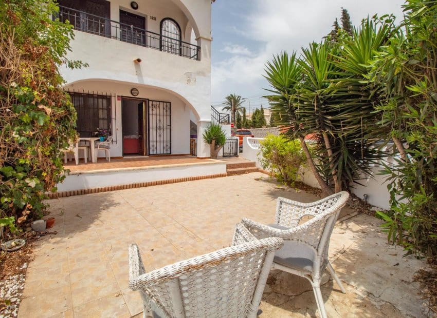 2 bedroom Apartment for sale in Torrevieja with pool - € 159,000 (Ref: 9981268)