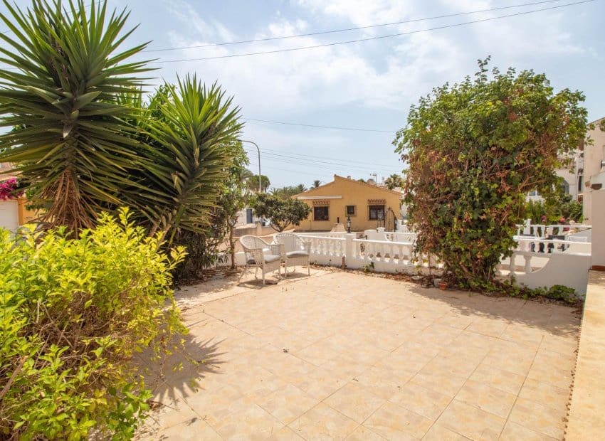 2 bedroom Apartment for sale in Torrevieja with pool - € 159,000 (Ref: 9981268)