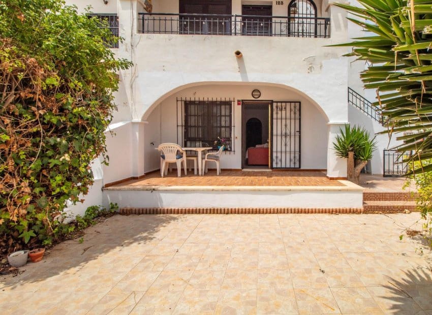 2 bedroom Apartment for sale in Torrevieja with pool - € 159,000 (Ref: 9981268)