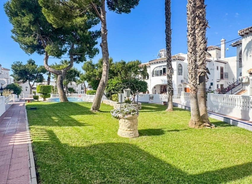 2 bedroom Apartment for sale in Torrevieja with pool - € 159,000 (Ref: 9981268)